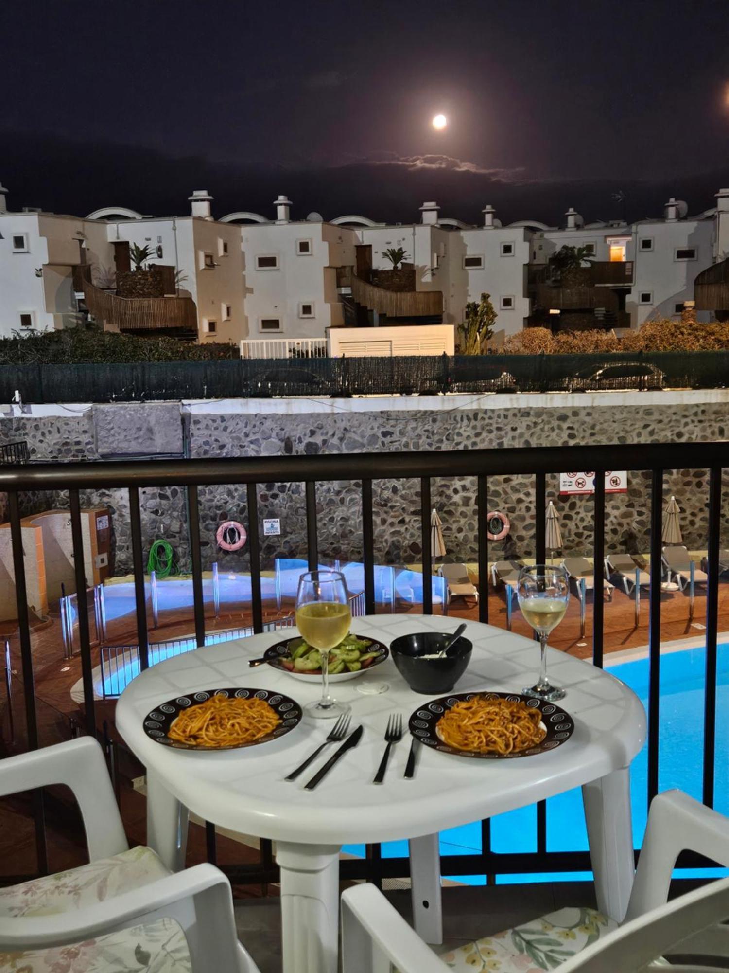 Ocean Front Cozy 2 Bedroom, 3 Beds Spacious- Netflix, Pool, Beach Lift & Fast Wifi Playa del Inglés Exterior foto